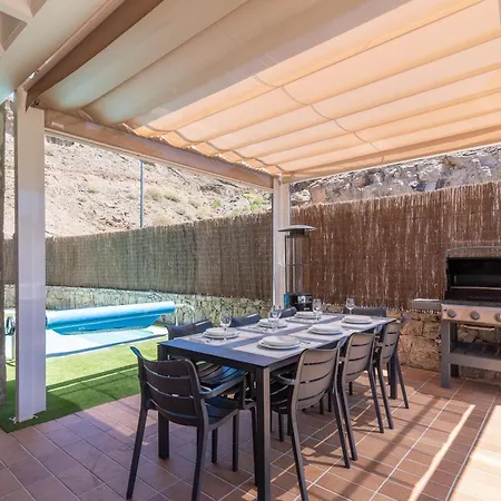 Chil - Luxury With Heated Pool And Bbq Villa