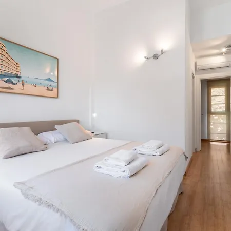 Chil - Luxury With Heated Pool And Bbq Villa